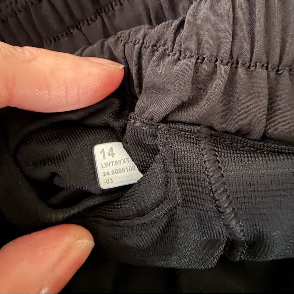 Lululemon Hotty Hot Shorts Size 14 - Picture 5 of 5